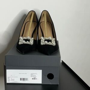 New With Box Ann Taylor Pearlized Buckle Suede Straight Heel Pumps Black 9M